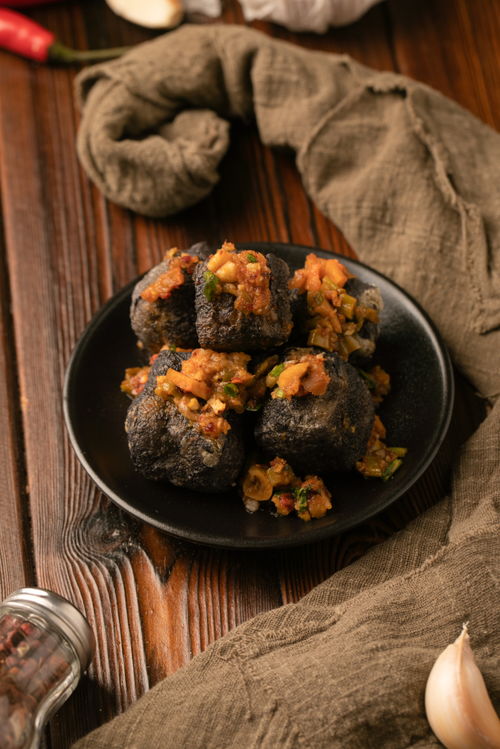 香辣臭豆腐 传统小吃的味觉艺术与视觉魅力